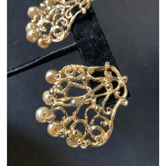 Sarah Coventry 1960 'Venetian Lace' Pearl earrings, in Gold, Stamped, DISCOUNTED - Picture 4 of 5